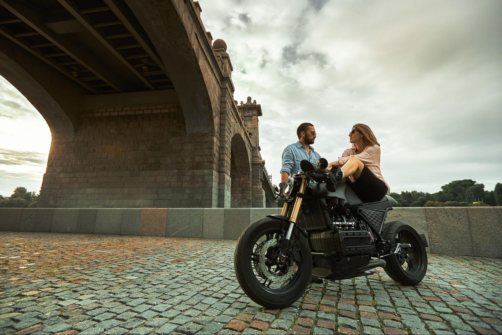 image4 para przy sportowym motocyklu